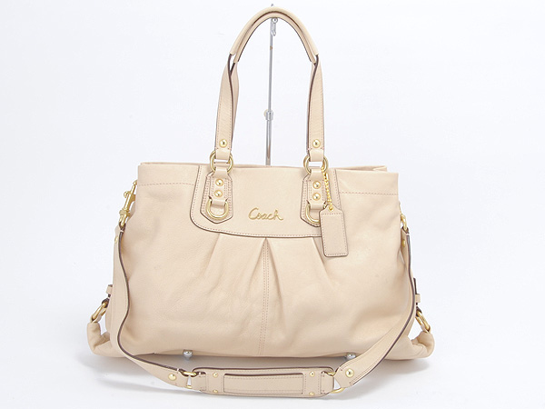 アイボリーのレザーバッグ COACH 15513B4BN